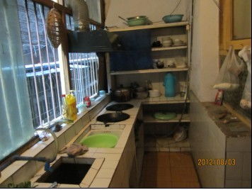 清溪沟工交公司修理厂宿舍 三室房源出租，家具齐全，交通便捷